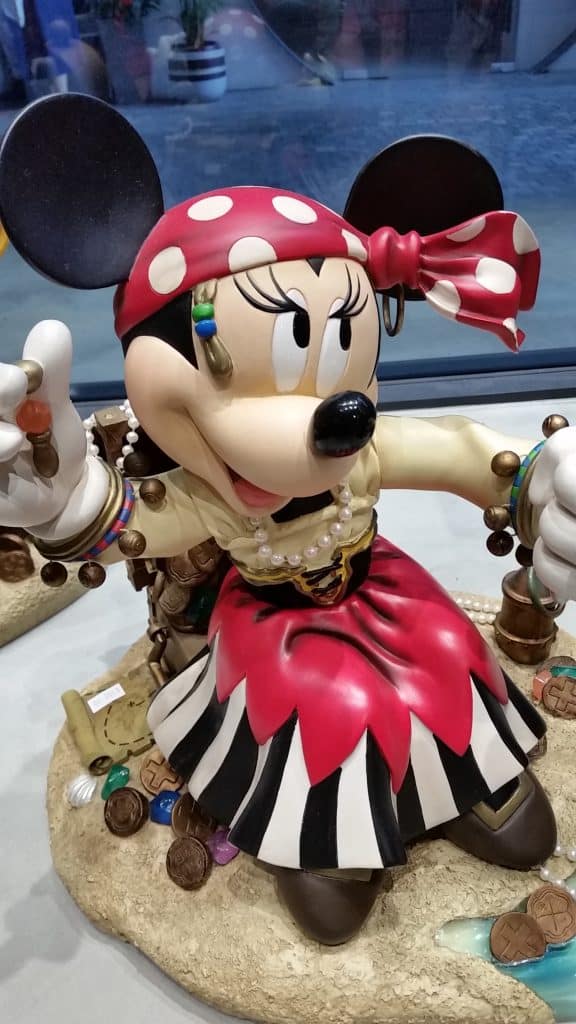 Disney Big Figure Minnie Mouse Pirates Of The